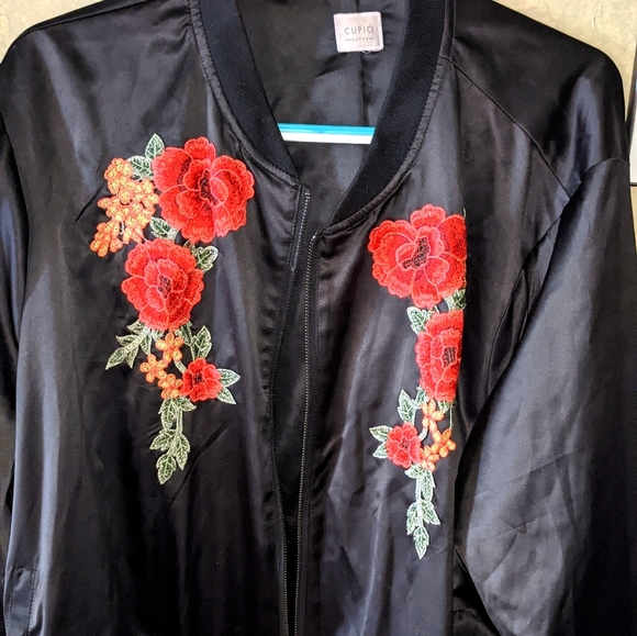 😍❤️Rose embroidered bomber jacket 2-3xl